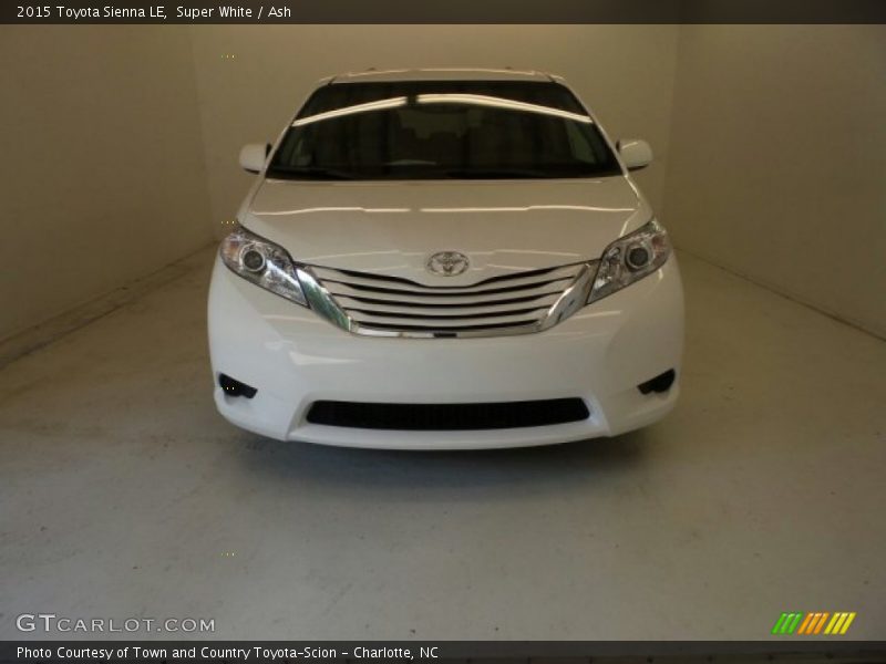 Super White / Ash 2015 Toyota Sienna LE