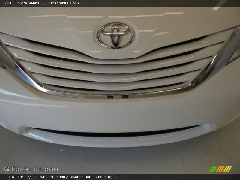 Super White / Ash 2015 Toyota Sienna LE