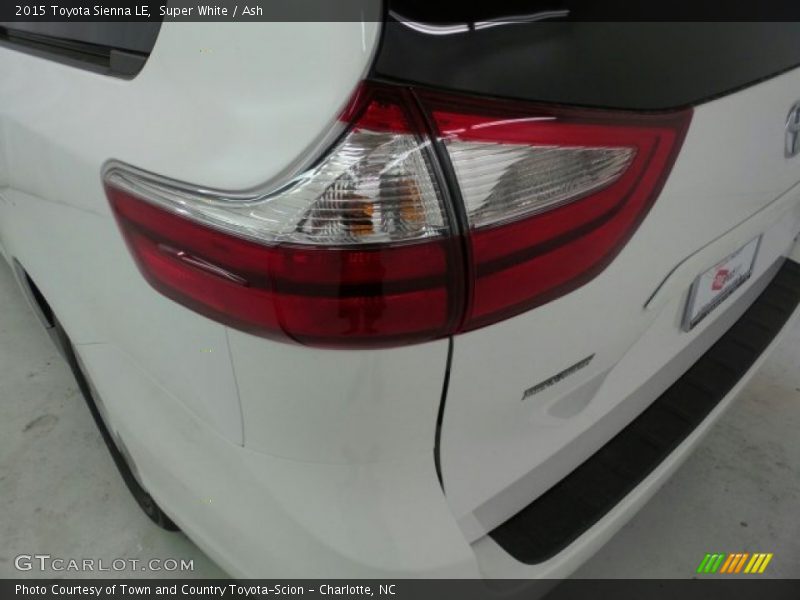 Super White / Ash 2015 Toyota Sienna LE
