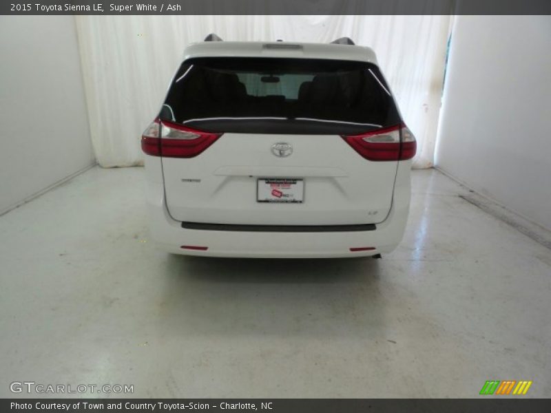 Super White / Ash 2015 Toyota Sienna LE