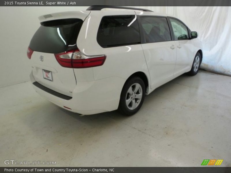 Super White / Ash 2015 Toyota Sienna LE