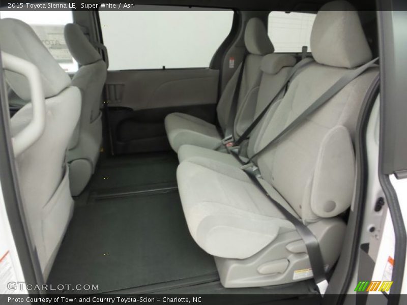 Super White / Ash 2015 Toyota Sienna LE