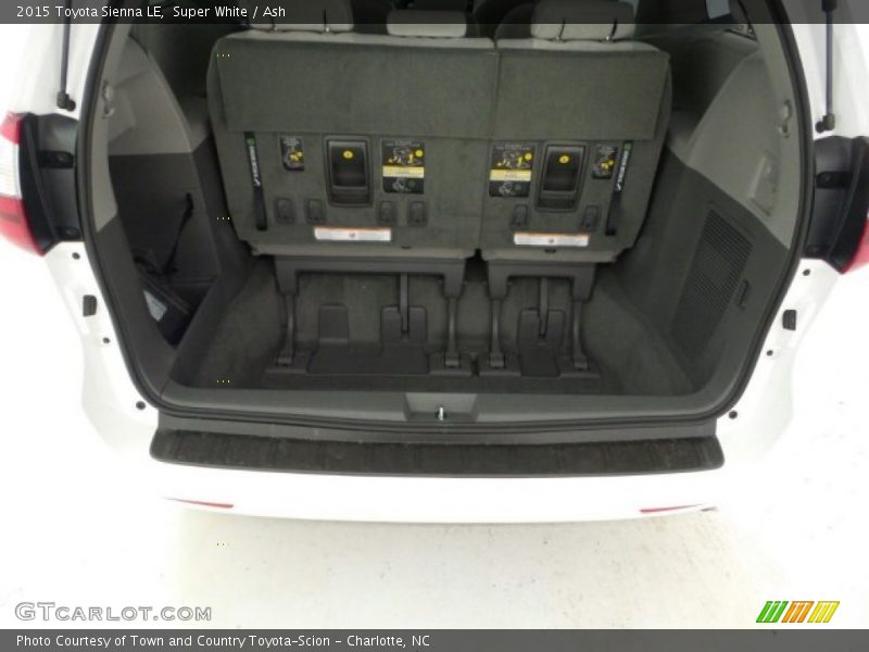Super White / Ash 2015 Toyota Sienna LE
