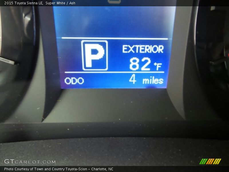 Super White / Ash 2015 Toyota Sienna LE