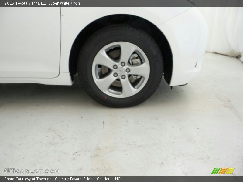 Super White / Ash 2015 Toyota Sienna LE