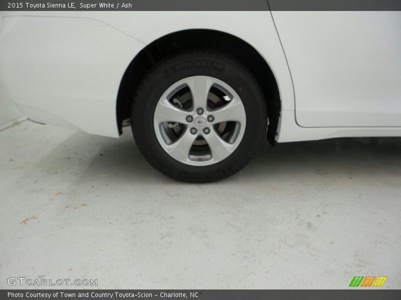 Super White / Ash 2015 Toyota Sienna LE