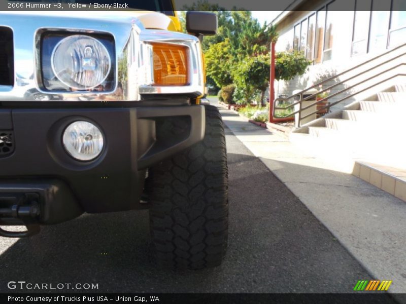 Yellow / Ebony Black 2006 Hummer H3