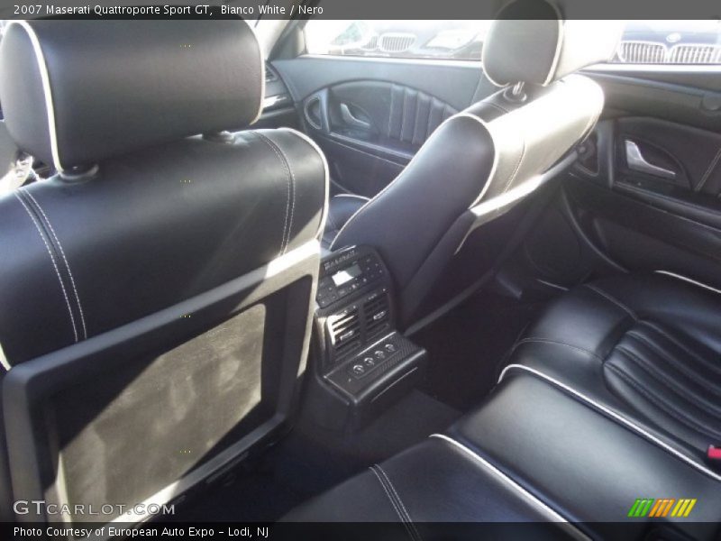 Bianco White / Nero 2007 Maserati Quattroporte Sport GT