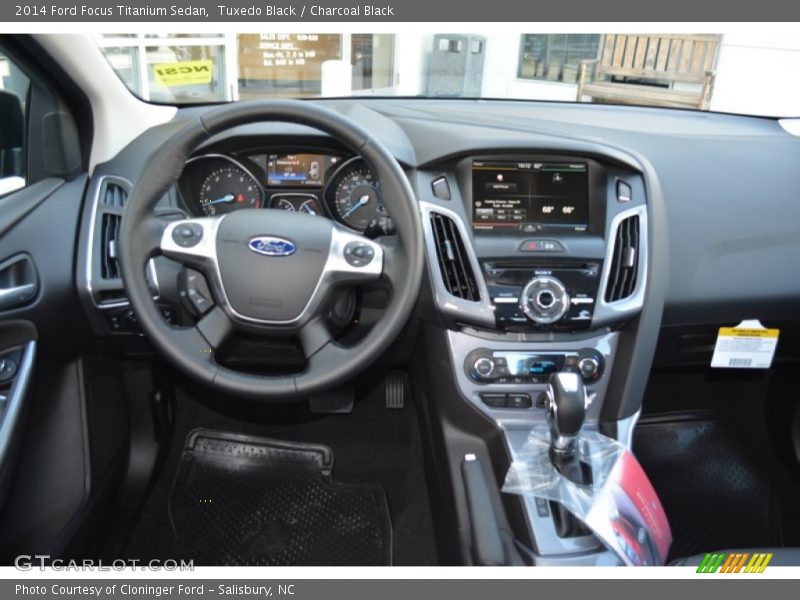Tuxedo Black / Charcoal Black 2014 Ford Focus Titanium Sedan