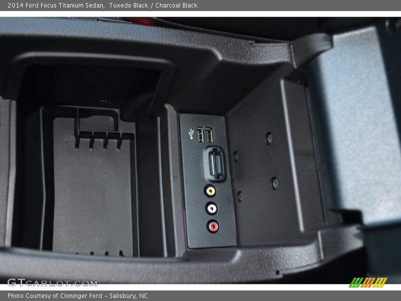 Tuxedo Black / Charcoal Black 2014 Ford Focus Titanium Sedan
