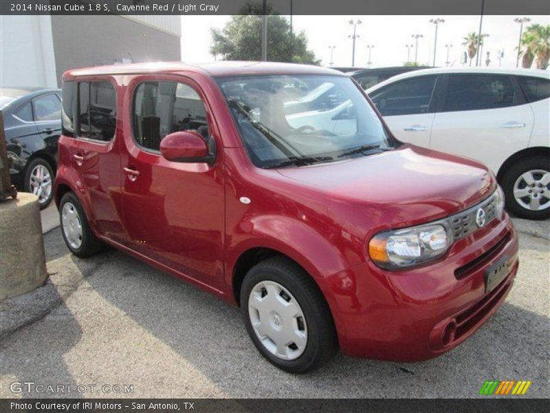 Cayenne Red / Light Gray 2014 Nissan Cube 1.8 S