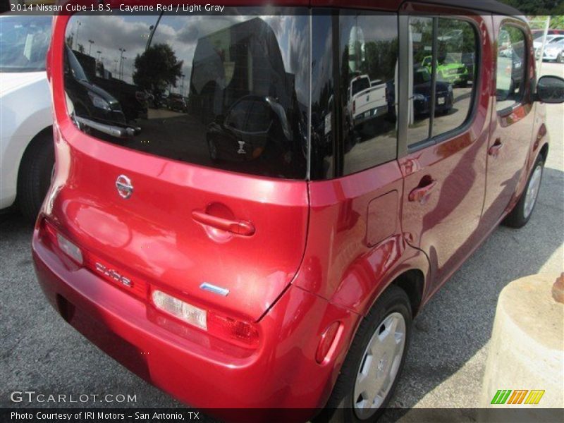 Cayenne Red / Light Gray 2014 Nissan Cube 1.8 S