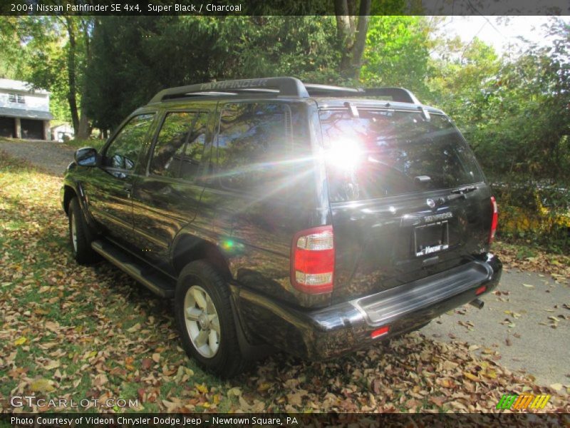 Super Black / Charcoal 2004 Nissan Pathfinder SE 4x4