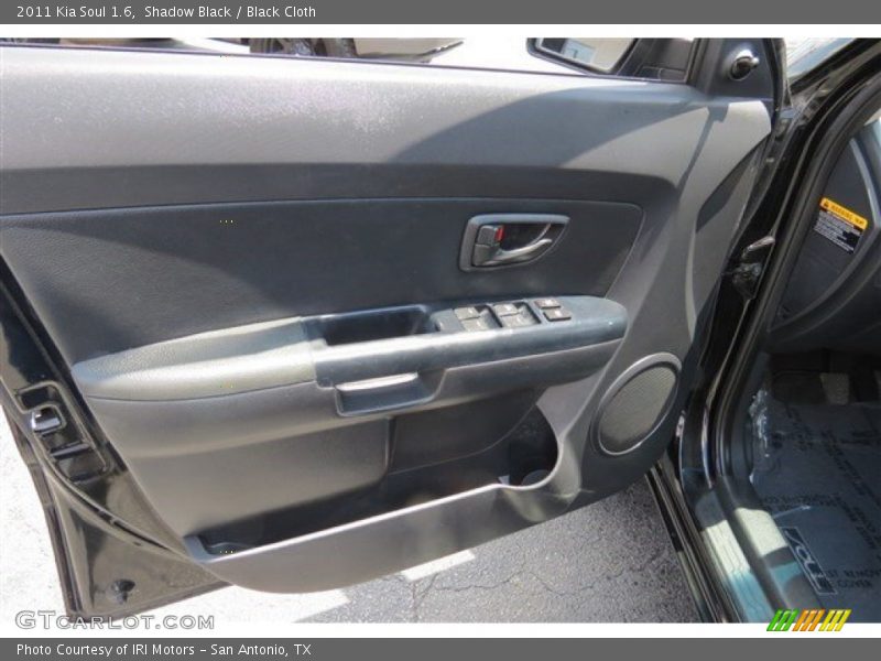 Shadow Black / Black Cloth 2011 Kia Soul 1.6