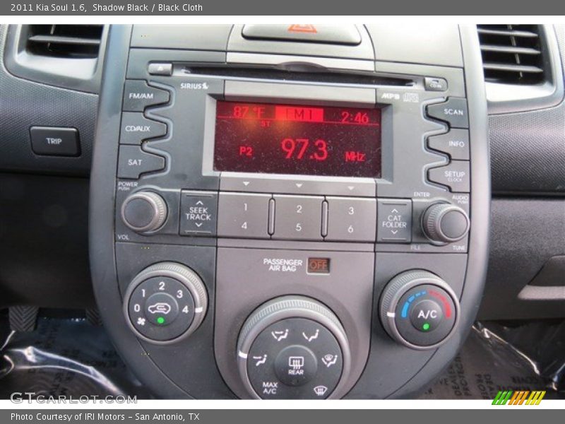 Shadow Black / Black Cloth 2011 Kia Soul 1.6