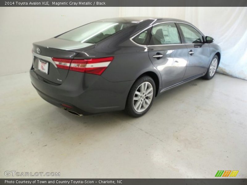 Magnetic Gray Metallic / Black 2014 Toyota Avalon XLE