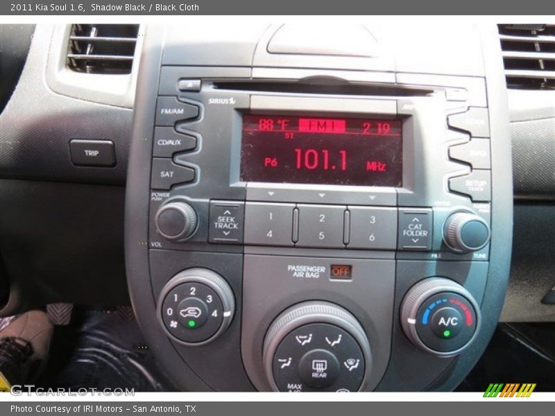 Shadow Black / Black Cloth 2011 Kia Soul 1.6