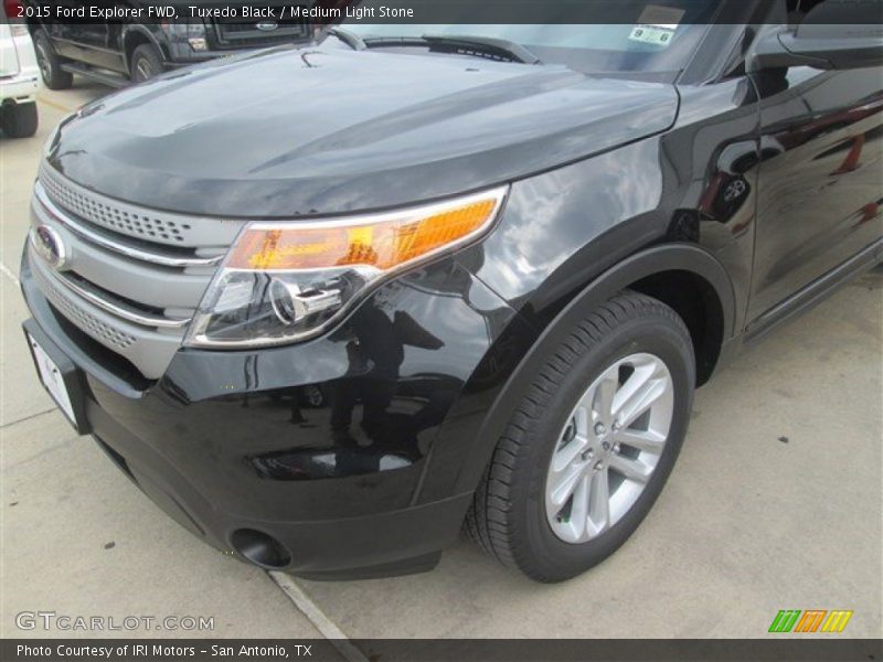 Tuxedo Black / Medium Light Stone 2015 Ford Explorer FWD