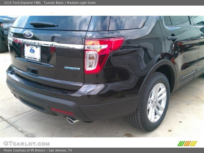 Tuxedo Black / Medium Light Stone 2015 Ford Explorer FWD