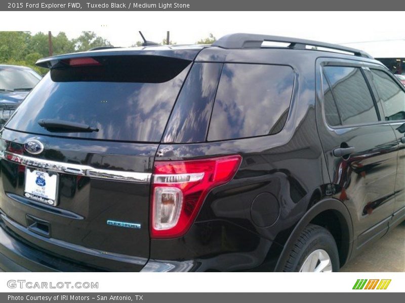 Tuxedo Black / Medium Light Stone 2015 Ford Explorer FWD