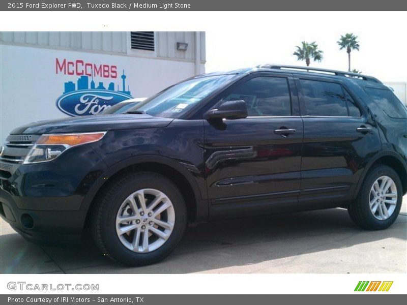 Tuxedo Black / Medium Light Stone 2015 Ford Explorer FWD