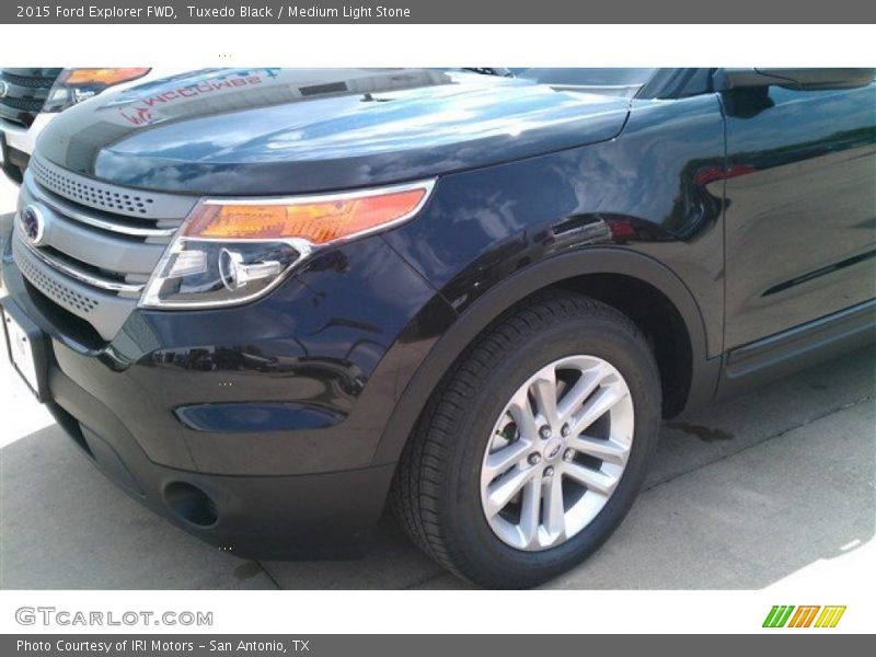 Tuxedo Black / Medium Light Stone 2015 Ford Explorer FWD