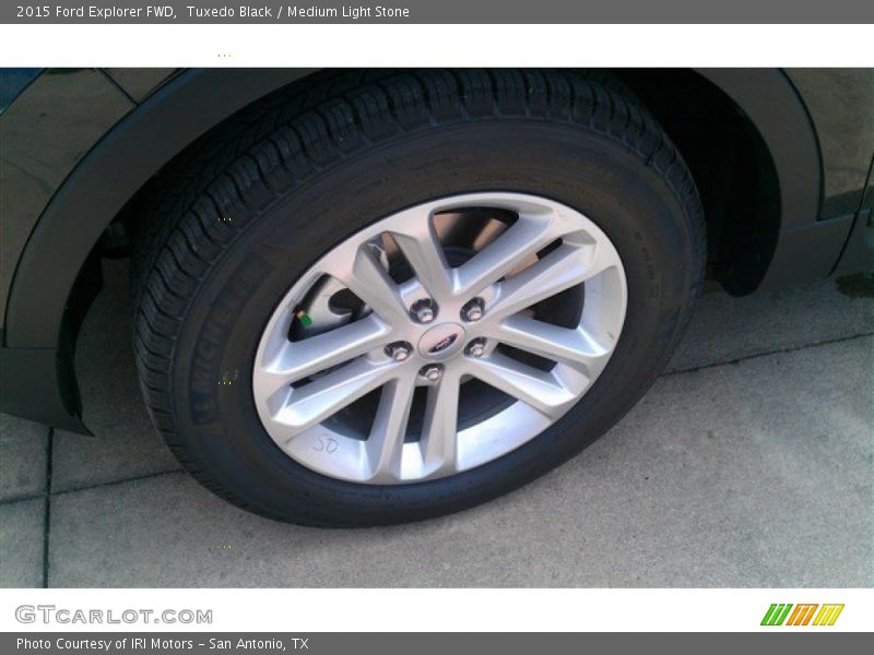Tuxedo Black / Medium Light Stone 2015 Ford Explorer FWD
