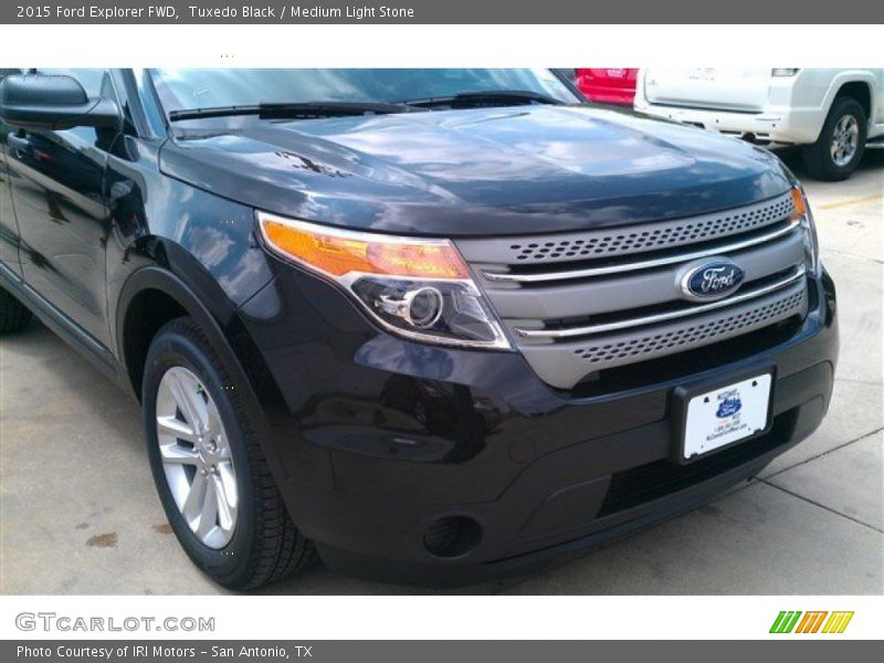 Tuxedo Black / Medium Light Stone 2015 Ford Explorer FWD