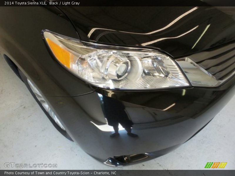 Black / Light Gray 2014 Toyota Sienna XLE