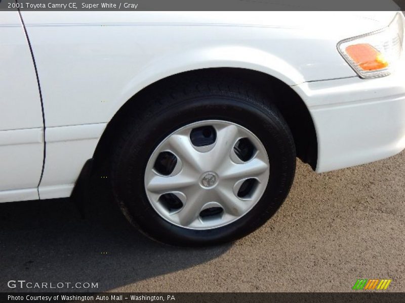 Super White / Gray 2001 Toyota Camry CE