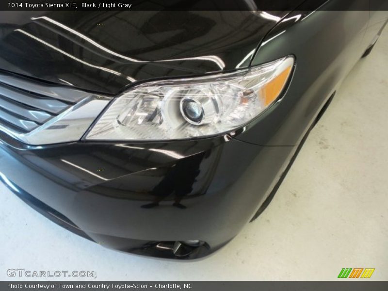 Black / Light Gray 2014 Toyota Sienna XLE