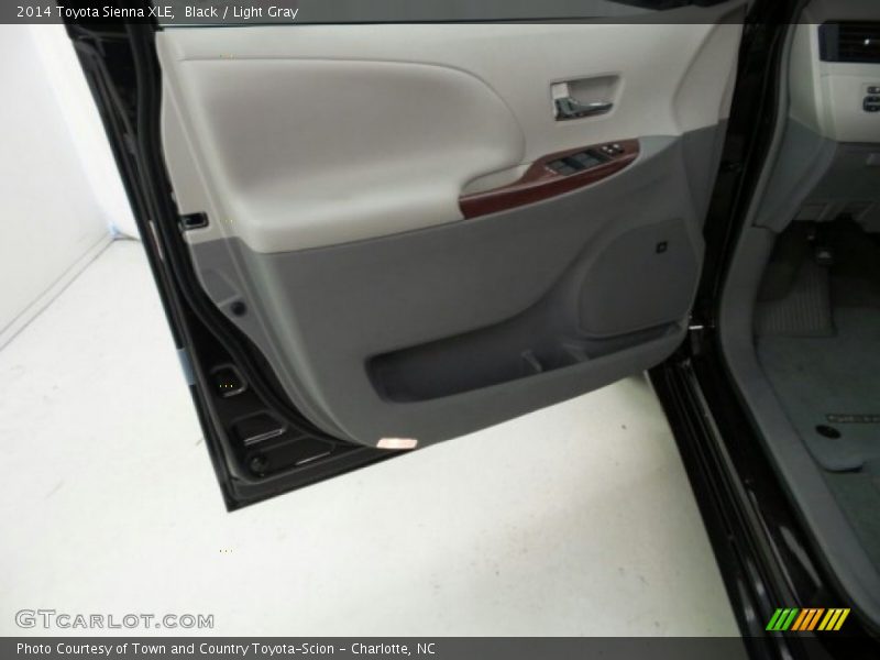 Black / Light Gray 2014 Toyota Sienna XLE