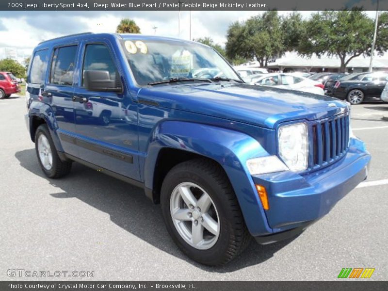 Front 3/4 View of 2009 Liberty Sport 4x4