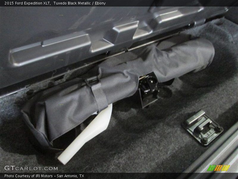 Tuxedo Black Metallic / Ebony 2015 Ford Expedition XLT