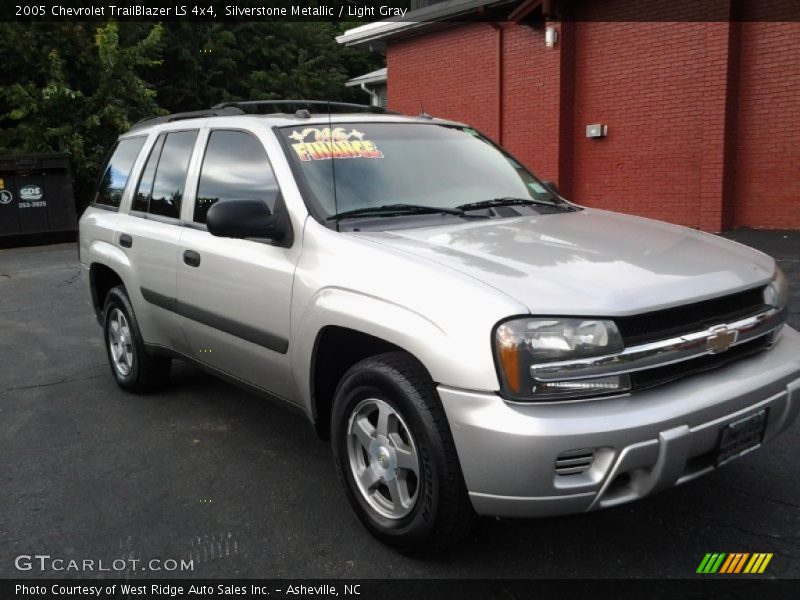 Silverstone Metallic / Light Gray 2005 Chevrolet TrailBlazer LS 4x4