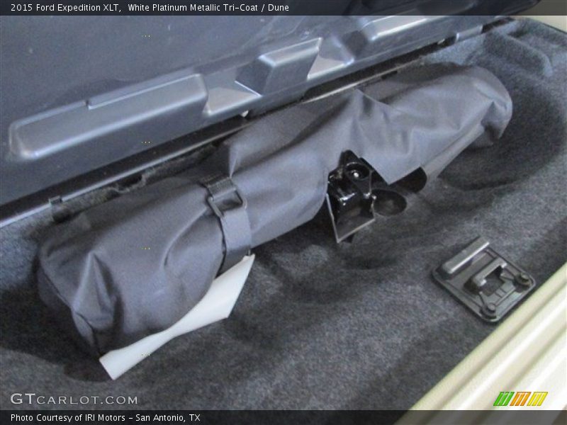 White Platinum Metallic Tri-Coat / Dune 2015 Ford Expedition XLT