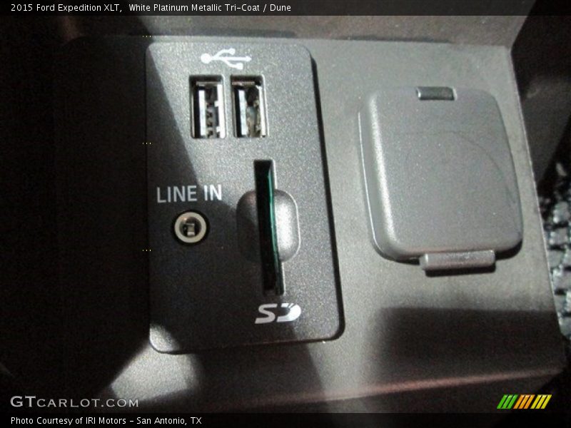 White Platinum Metallic Tri-Coat / Dune 2015 Ford Expedition XLT