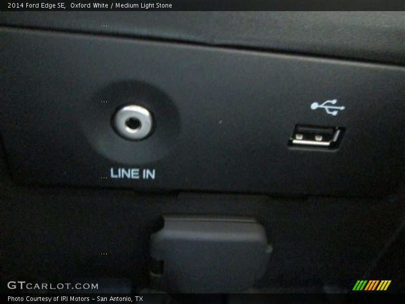 Oxford White / Medium Light Stone 2014 Ford Edge SE