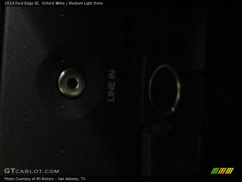 Oxford White / Medium Light Stone 2014 Ford Edge SE