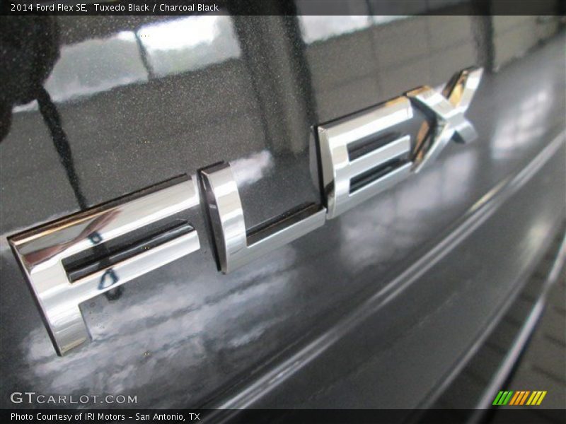 Tuxedo Black / Charcoal Black 2014 Ford Flex SE