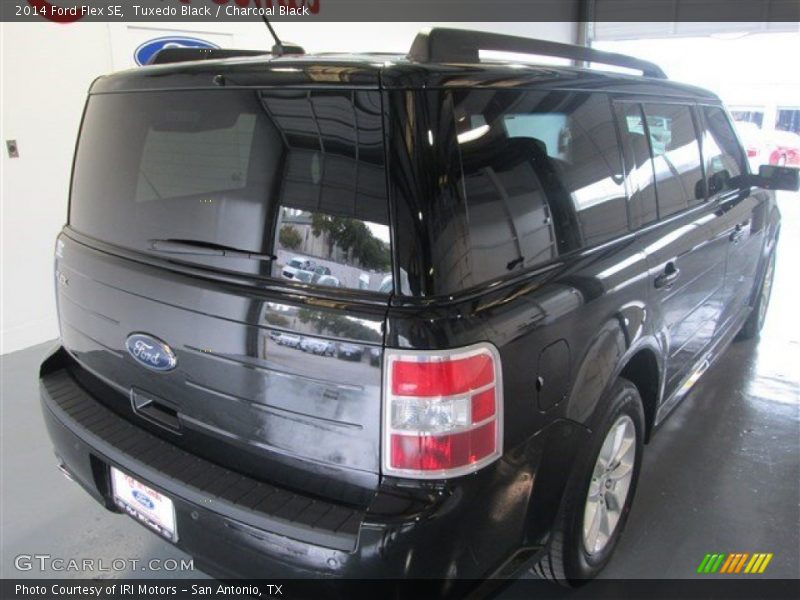 Tuxedo Black / Charcoal Black 2014 Ford Flex SE