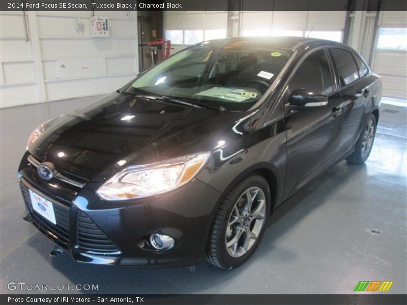 Tuxedo Black / Charcoal Black 2014 Ford Focus SE Sedan
