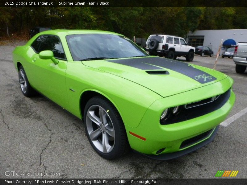 Front 3/4 View of 2015 Challenger SXT