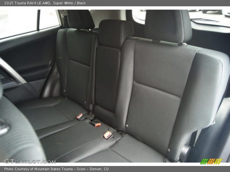 Super White / Black 2015 Toyota RAV4 LE AWD