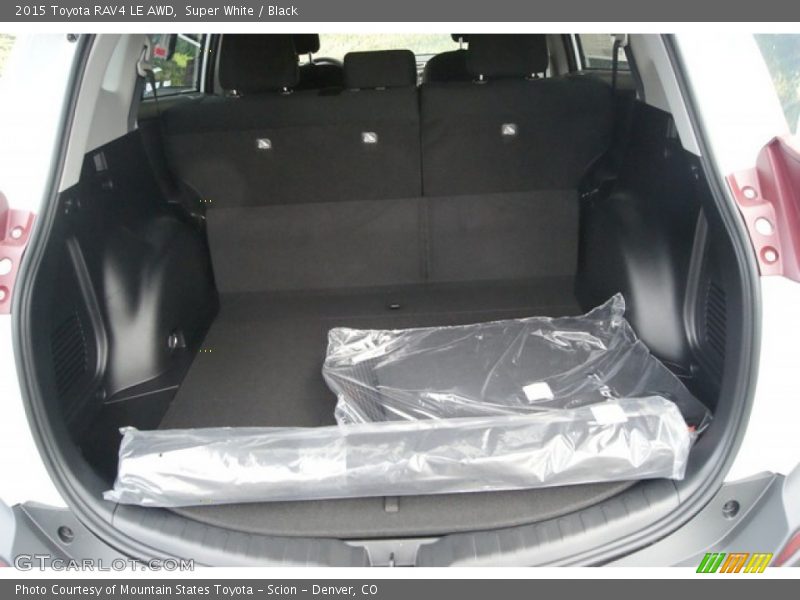 Super White / Black 2015 Toyota RAV4 LE AWD