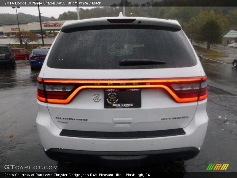 Bright White / Black 2014 Dodge Durango Citadel AWD