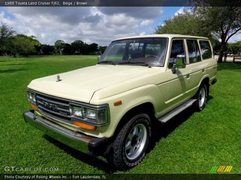 Front 3/4 View of 1988 Land Cruiser FJ62