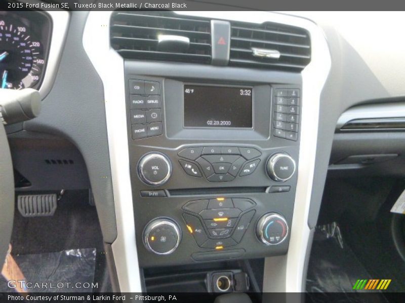 Tuxedo Black Metallic / Charcoal Black 2015 Ford Fusion SE