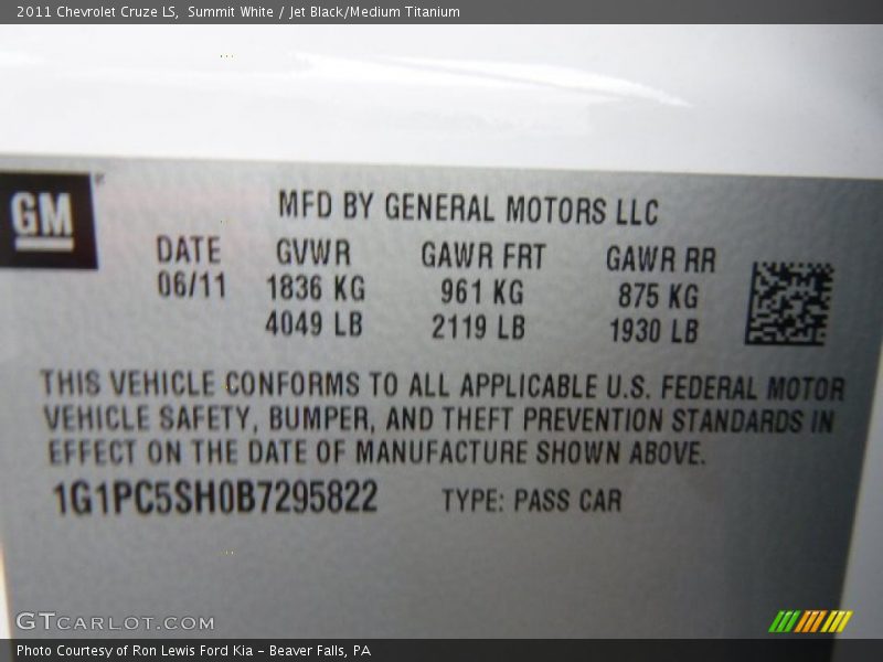 Summit White / Jet Black/Medium Titanium 2011 Chevrolet Cruze LS
