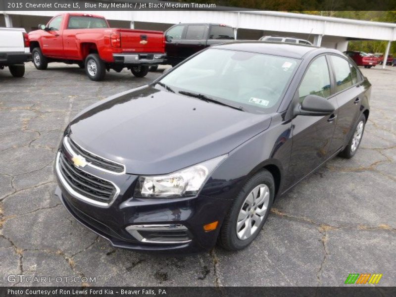 Front 3/4 View of 2015 Cruze LS